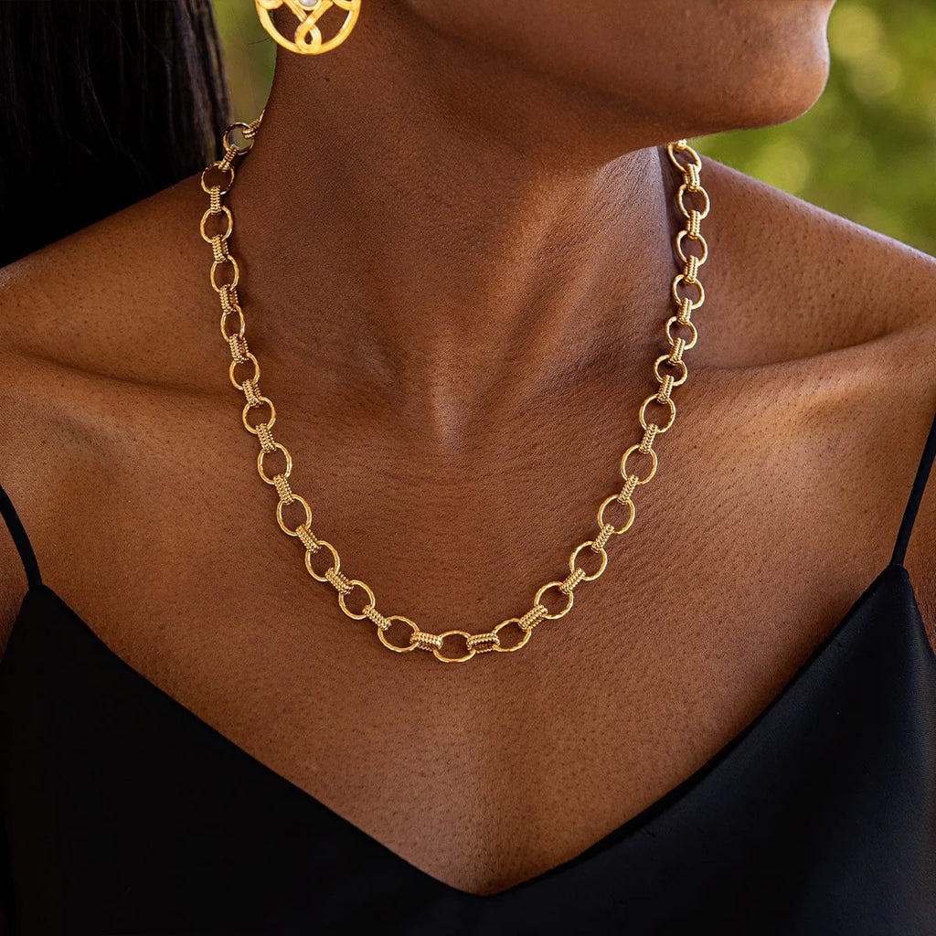 Capucine De Wulf Cleopatra Small Link Necklace in Hammered Gold - Charles Mayer