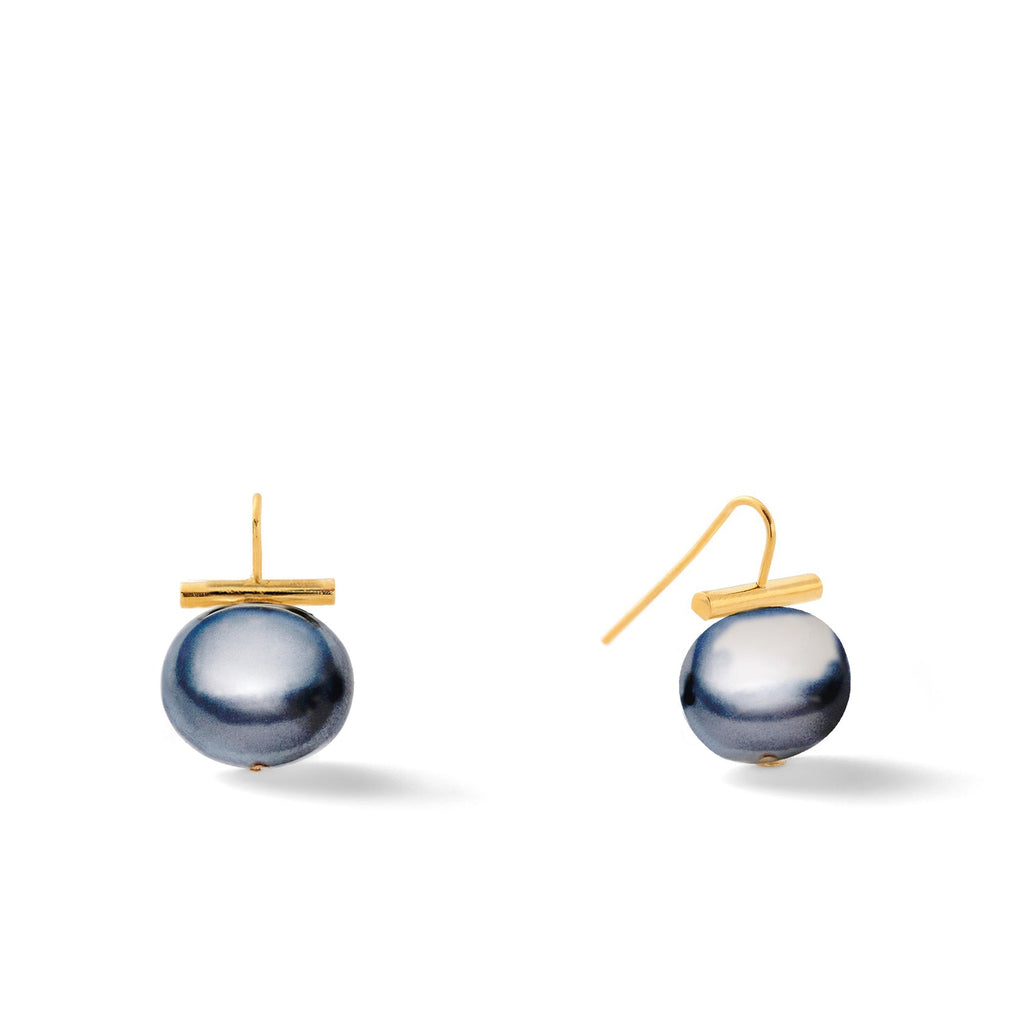 CC&Co. Grey Medium Pebble Pearl Earrings - Charles Mayer