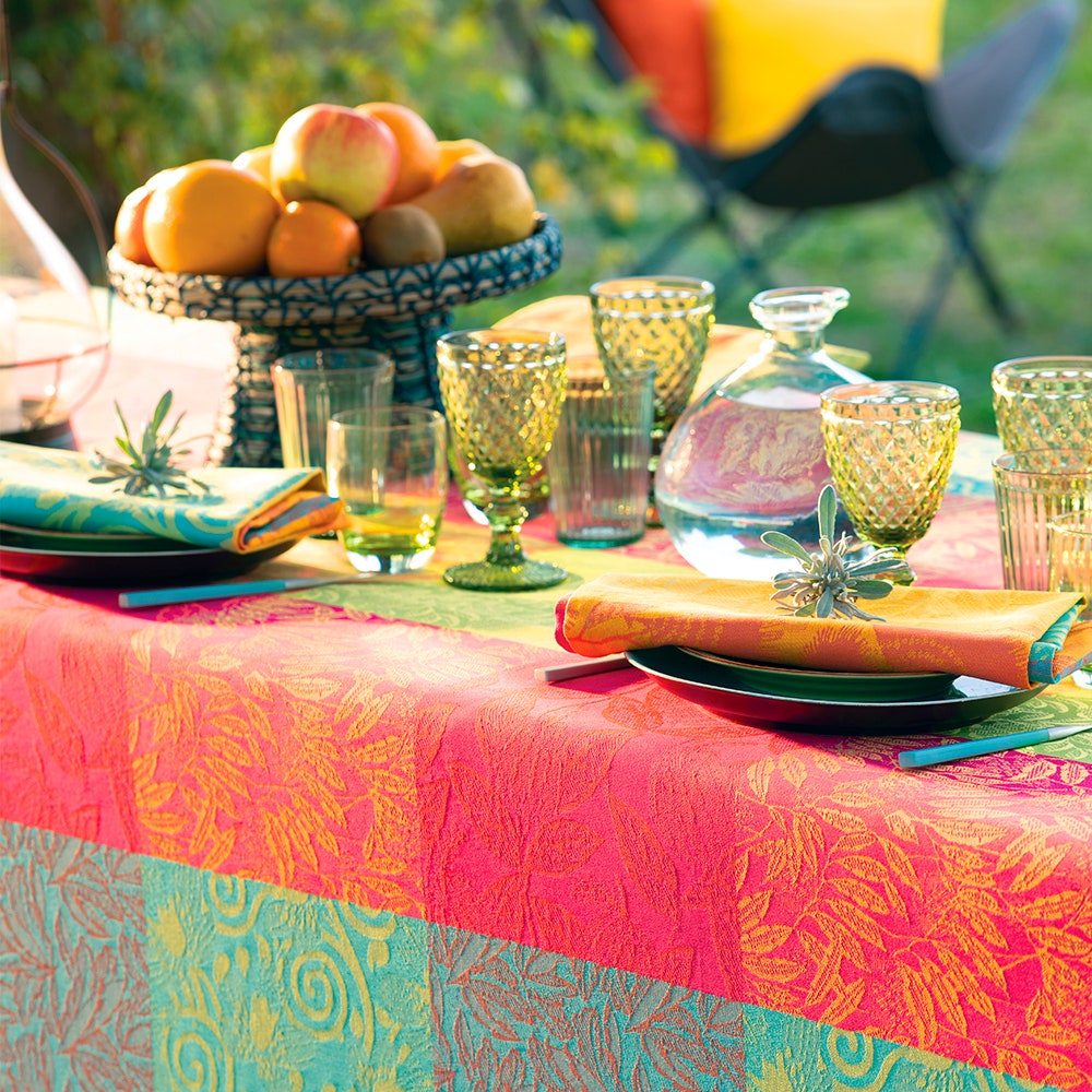 Garnier Thiebaut Mille Buissons Floraison Round Tablecloth, 69" - Charles Mayer